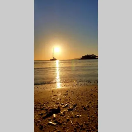 Face Mer Entre Plage Et Marina Bormes-les-Mimosas Extérieur photo
